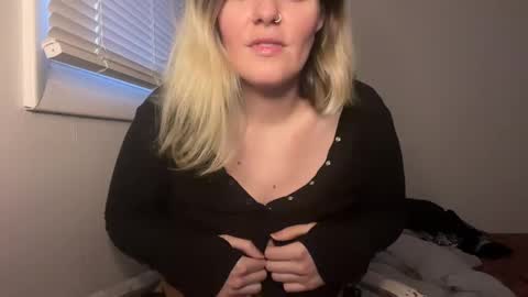 Snapshot of wldntulik2no chatting on January 3, 10:19 pm Moth online show from January 3, 10:19 pm