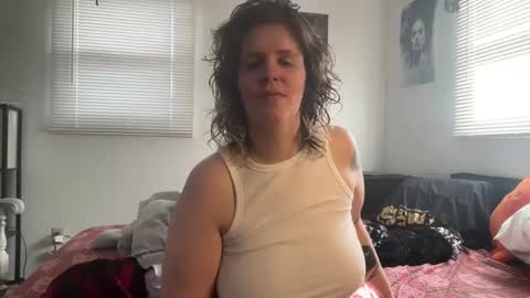 Snapshot of wldntulik2no chatting on February 4, 5:12 pm Moth online show from February 4, 5:12 pm