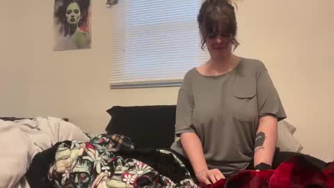 Snapshot of wldntulik2no chatting on February 17, 11:09 pm Moth online show from February 17, 11:09 pm