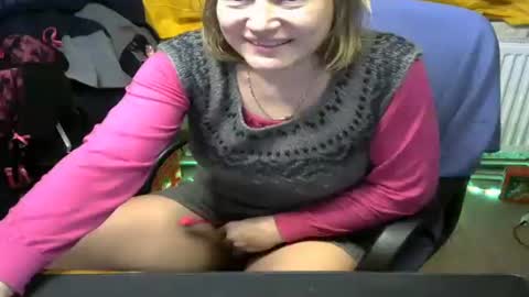 Snapshot of wleslymosw chatting on December 18, 7:41 pm wleslymosw online show from December 18, 7:41 pm