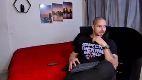 Magnus Dark independent model online show from April 6, 4:32 am