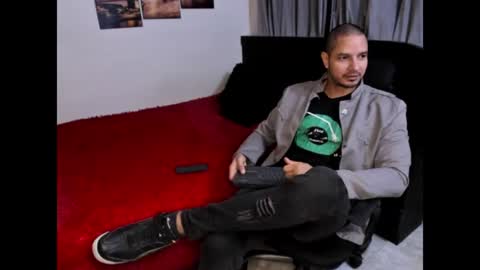 Magnus Dark independent model online show from June 10, 5:18 am