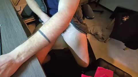 Snapshot of wnhz27 chatting on January 3, 4:00 am wnhz27 online show from January 3, 4:00 am