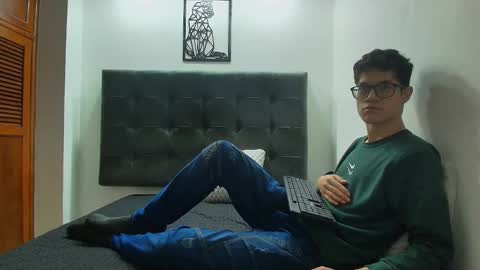  W O L F  online show from February 3, 11:20 am