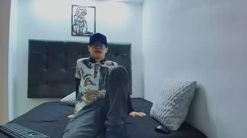  W O L F  online show from February 8, 11:12 am