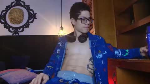  W O L F  online show from March 24, 11:26 am