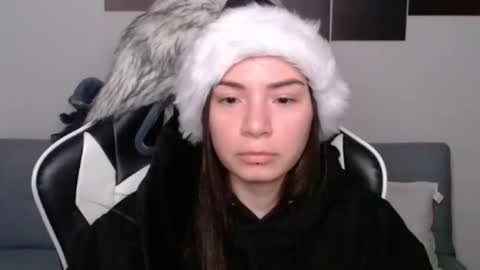 Snapshot of wolfs_daughter chatting on January 1, 5:22 am Alex online show from January 1, 5:22 am