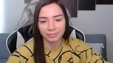 Snapshot of wolfs_daughter chatting on January 1, 8:37 pm Alex online show from January 1, 8:37 pm