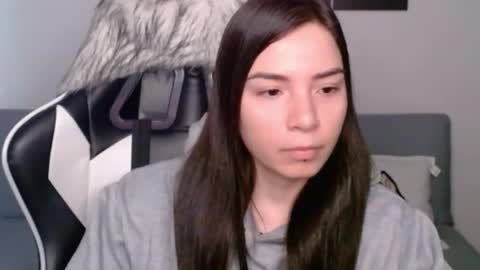 Snapshot of wolfs_daughter chatting on January 5, 7:49 pm Alex online show from January 5, 7:49 pm