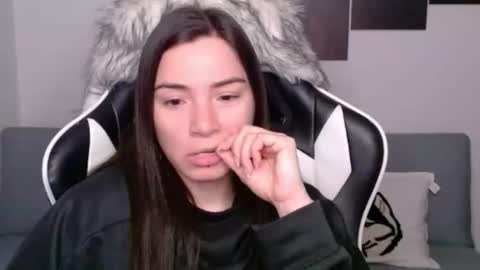 Snapshot of wolfs_daughter chatting on January 17, 3:34 am Alex online show from January 17, 3:34 am