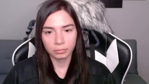 Snapshot of wolfs_daughter chatting on January 21, 2:22 am Alex online show from January 21, 2:22 am