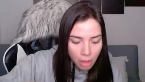 Snapshot of wolfs_daughter chatting on February 4, 3:11 am Alex online show from February 4, 3:11 am