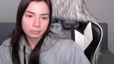 Snapshot of wolfs_daughter chatting on February 5, 1:58 am Alex online show from February 5, 1:58 am