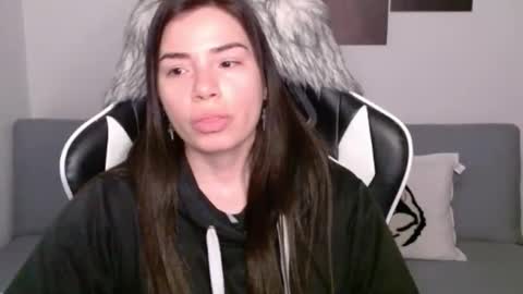 Snapshot of wolfs_daughter chatting on February 17, 12:21 am Alex online show from February 17, 12:21 am