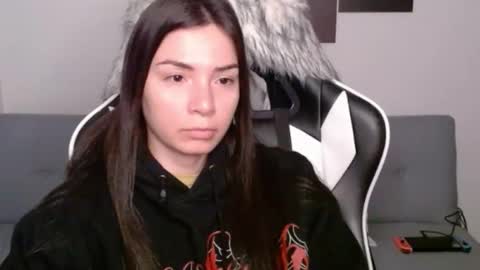 Snapshot of wolfs_daughter chatting on February 23, 3:24 am Alex online show from February 23, 3:24 am