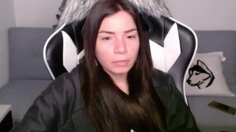 Snapshot of wolfs_daughter chatting on March 1, 2:26 am Alex online show from March 1, 2:26 am