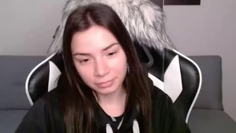 Snapshot of wolfs_daughter chatting on March 9, 4:05 am Alex online show from March 9, 4:05 am