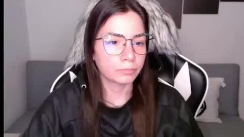 Snapshot of wolfs_daughter chatting on September 10, 2:11 am Alex online show from September 10, 2:11 am