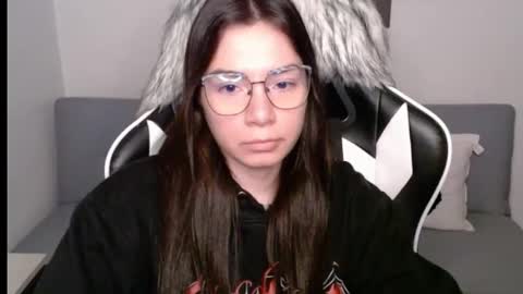 Snapshot of wolfs_daughter chatting on September 11, 2:22 am Alex online show from September 11, 2:22 am