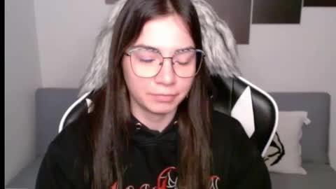 Snapshot of wolfs_daughter chatting on September 13, 2:22 am Alex online show from September 13, 2:22 am