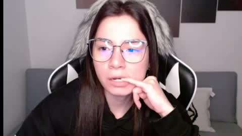 Snapshot of wolfs_daughter chatting on September 22, 2:13 am Alex online show from September 22, 2:13 am