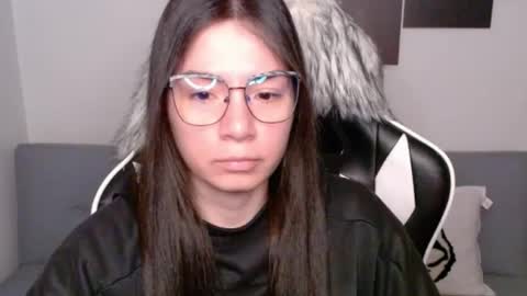 Snapshot of wolfs_daughter chatting on September 27, 2:49 am Alex online show from September 27, 2:49 am