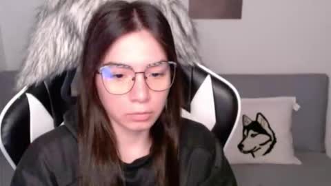 Snapshot of wolfs_daughter chatting on October 7, 2:31 am Alex online show from October 7, 2:31 am