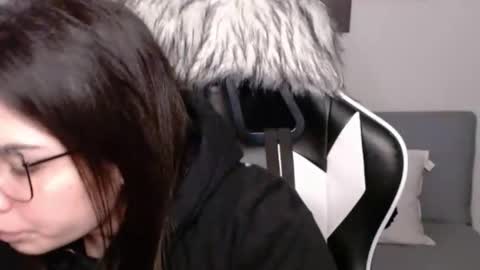 Snapshot of wolfs_daughter chatting on October 12, 1:37 am Alex online show from October 12, 1:37 am