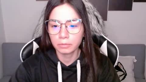 Snapshot of wolfs_daughter chatting on October 20, 1:50 am Alex online show from October 20, 1:50 am