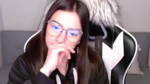 Snapshot of wolfs_daughter chatting on October 21, 1:39 am Alex online show from October 21, 1:39 am