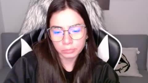 Snapshot of wolfs_daughter chatting on October 21, 10:54 pm Alex online show from October 21, 10:54 pm