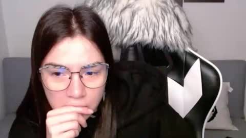 Snapshot of wolfs_daughter chatting on October 24, 4:53 am Alex online show from October 24, 4:53 am