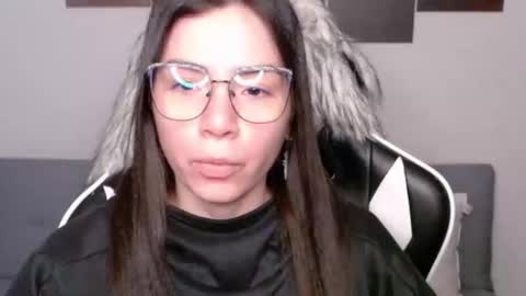 Snapshot of wolfs_daughter chatting on November 7, 2:33 am Alex online show from November 7, 2:33 am