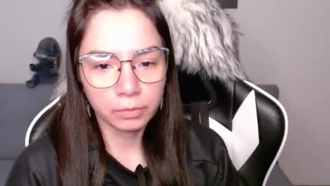 Snapshot of wolfs_daughter chatting on November 10, 1:26 am Alex online show from November 10, 1:26 am