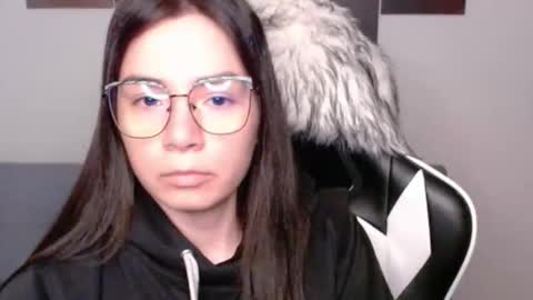 Snapshot of wolfs_daughter chatting on November 11, 2:22 am Alex online show from November 11, 2:22 am