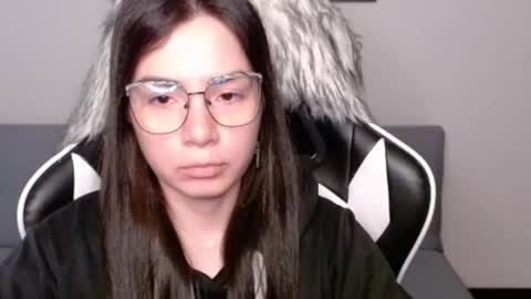 Snapshot of wolfs_daughter chatting on November 13, 2:54 am Alex online show from November 13, 2:54 am