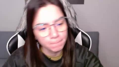 Snapshot of wolfs_daughter chatting on November 16, 2:17 am Alex online show from November 16, 2:17 am