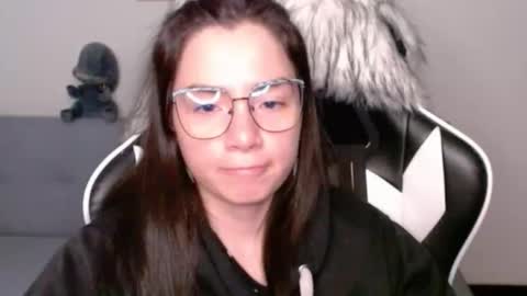 Snapshot of wolfs_daughter chatting on November 25, 2:22 am Alex online show from November 25, 2:22 am