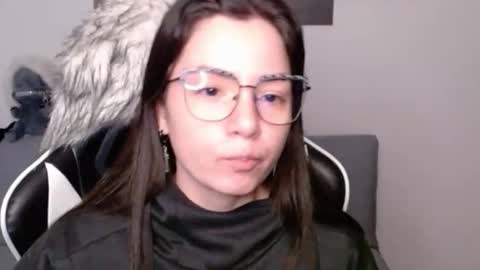 Snapshot of wolfs_daughter chatting on December 19, 3:24 am Alex online show from December 19, 3:24 am