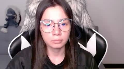 Snapshot of wolfs_daughter chatting on December 23, 2:09 am Alex online show from December 23, 2:09 am