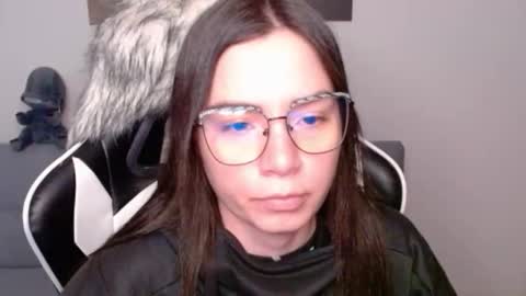 Snapshot of wolfs_daughter chatting on January 6, 2:04 am Alex online show from January 6, 2:04 am