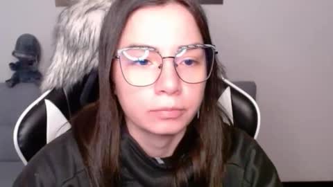 Snapshot of wolfs_daughter chatting on January 7, 3:09 am Alex online show from January 7, 3:09 am