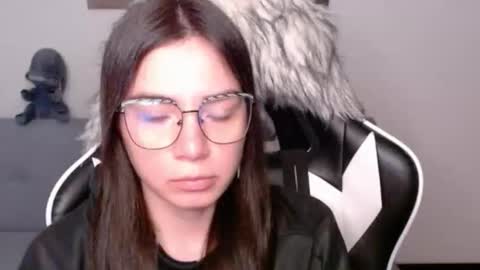 Snapshot of wolfs_daughter chatting on January 8, 2:03 am Alex online show from January 8, 2:03 am