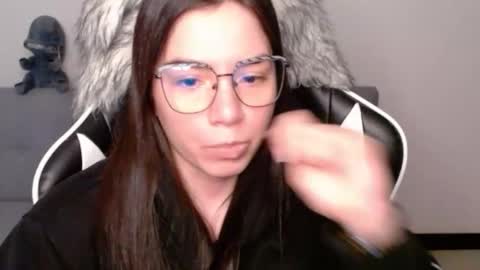 Snapshot of wolfs_daughter chatting on January 10, 2:24 am Alex online show from January 10, 2:24 am