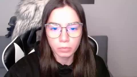 Snapshot of wolfs_daughter chatting on January 13, 2:06 am Alex online show from January 13, 2:06 am