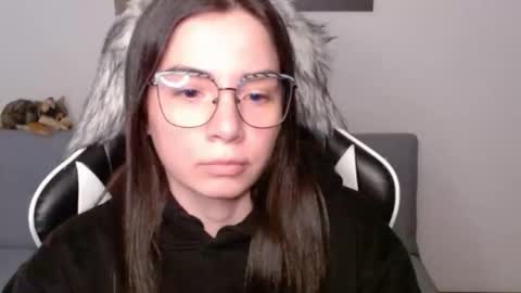 Snapshot of wolfs_daughter chatting on February 1, 2:10 am Alex online show from February 1, 2:10 am