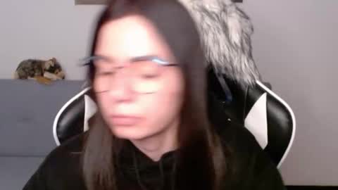 Snapshot of wolfs_daughter chatting on February 4, 2:06 am Alex online show from February 4, 2:06 am