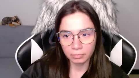 Snapshot of wolfs_daughter chatting on February 8, 2:04 am Alex online show from February 8, 2:04 am