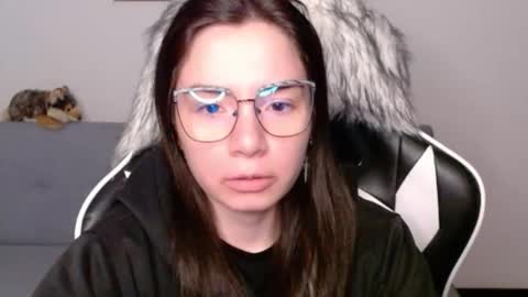 Snapshot of wolfs_daughter chatting on February 9, 2:04 am Alex online show from February 9, 2:04 am