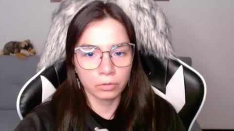 Snapshot of wolfs_daughter chatting on February 11, 2:16 am Alex online show from February 11, 2:16 am